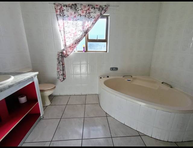 4 BEDROOM HOUSE FOR SALE IN WAVECREST